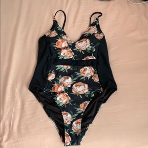 Cupshe one piece bathing suit